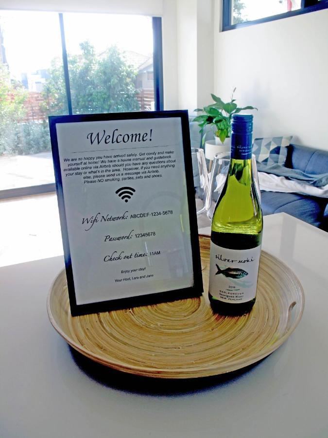 Modern 3 Bedroom Apt With Free Parking, Netflix, Wifi & Welcome Wine By Bnb Pro Melbourne Exterior photo