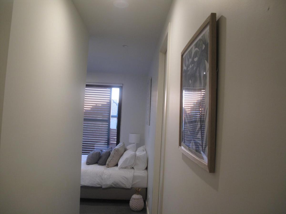 Modern 3 Bedroom Apt With Free Parking, Netflix, Wifi & Welcome Wine By Bnb Pro Melbourne Exterior photo
