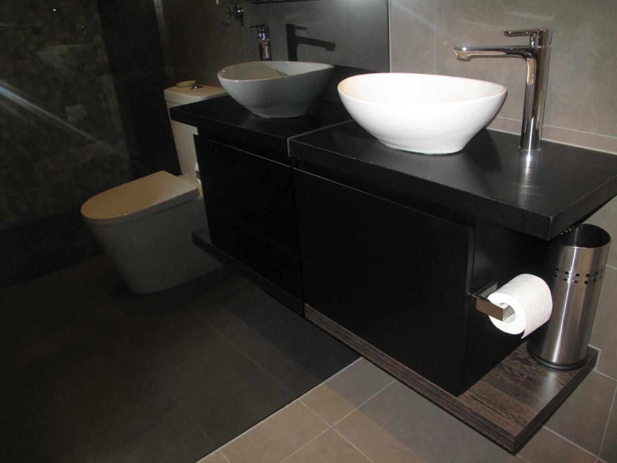 Modern 3 Bedroom Apt With Free Parking, Netflix, Wifi & Welcome Wine By Bnb Pro Melbourne Exterior photo
